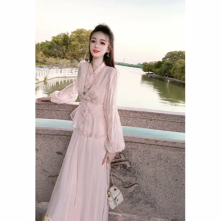 初秋清冷贵气感穿搭巨好看大方得体新中式国风粉色旗袍连衣裙套装