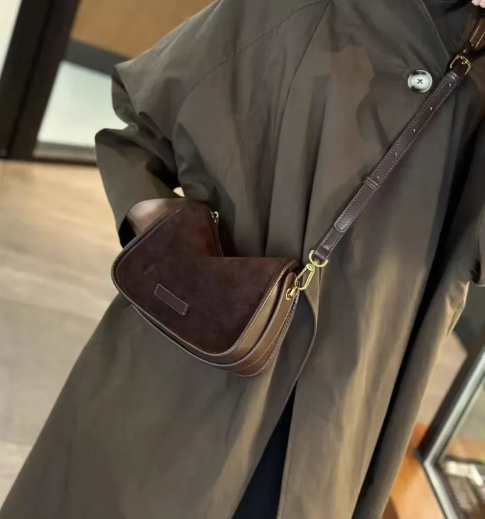 【Bagtastic】小方包通勤包单肩斜跨手提质感复古磨砂新款包