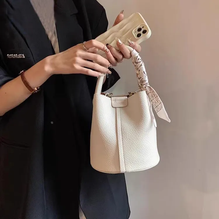 上班通勤水桶包包2024新款感斜挎包女时尚菜篮子单肩手提女包