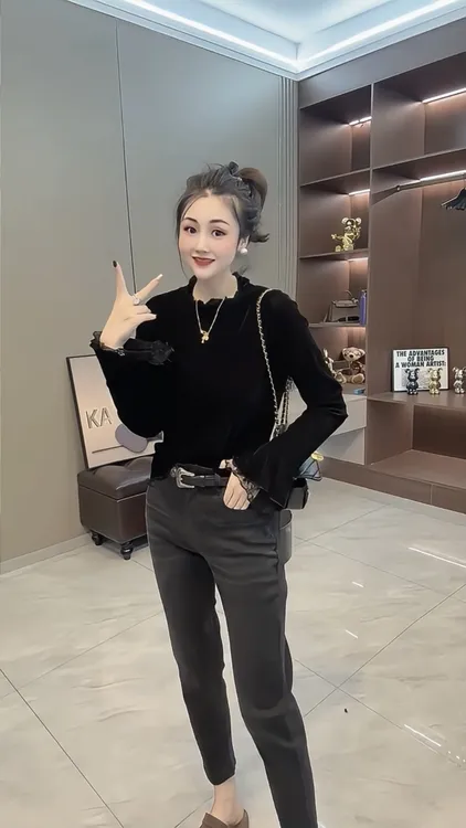 设计感蕾丝拼接黑色上衣2025秋季新款丝绒内搭长袖T恤女打底小衫