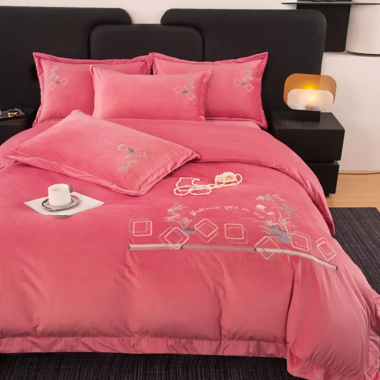 一路升华--高端重工刺绣宽边加厚保暖婴儿绒四件套牛奶绒纯色绒面