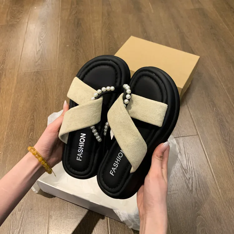 时尚游玩沙滩拖鞋女2025夏季新款珍珠海边旅游舒适凉拖一字拖女款