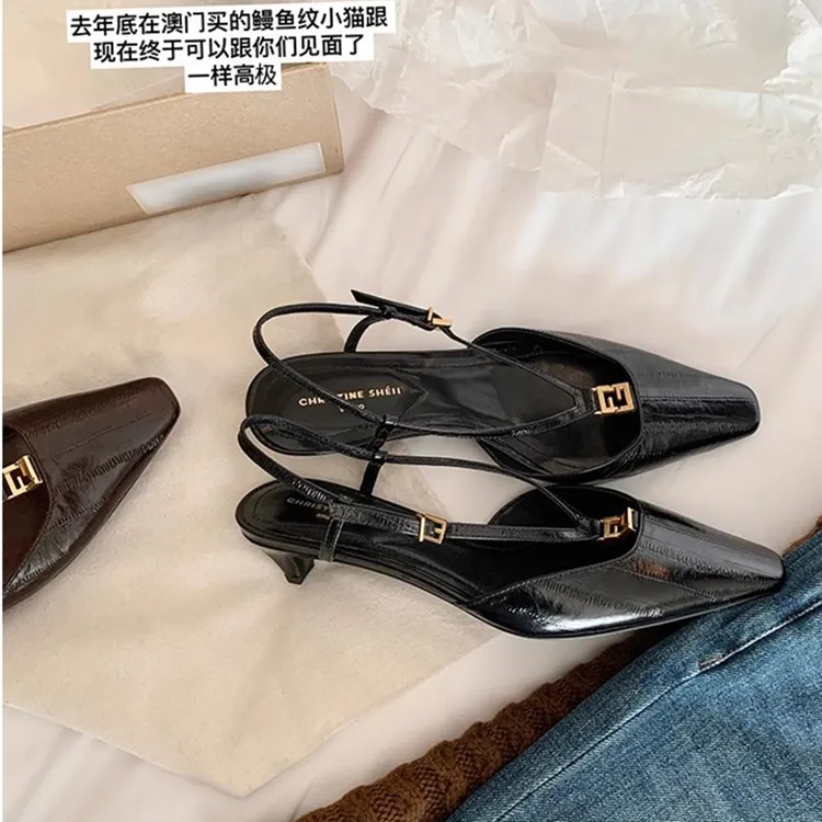 苏茵茵同款 京圈富美~真皮方头小金扣鳗鱼纹小猫跟后空凉鞋女夏季