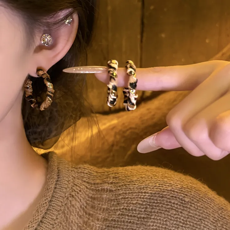 非金属皮质耳饰 复古法式辣妹气质百搭豹纹耳环秋冬爆款耳圈