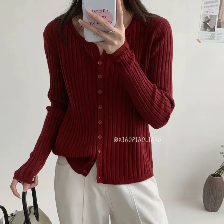 三七369#坑条长袖针织纽扣开衫