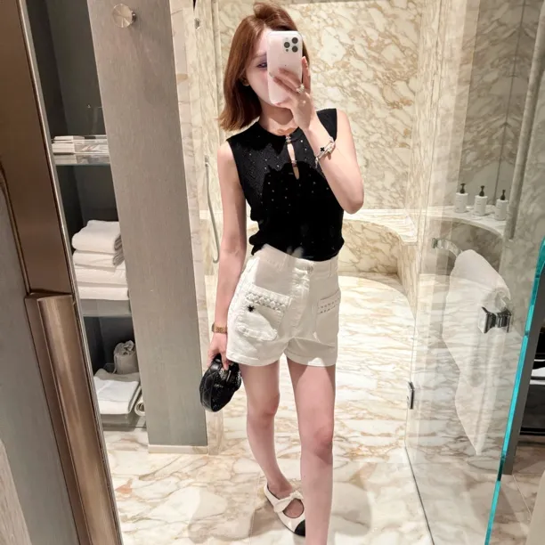 XUEXUE丨【蜜蜂短裤】经典小蜜蜂刺绣镂空牛仔短裤GD25-DK286