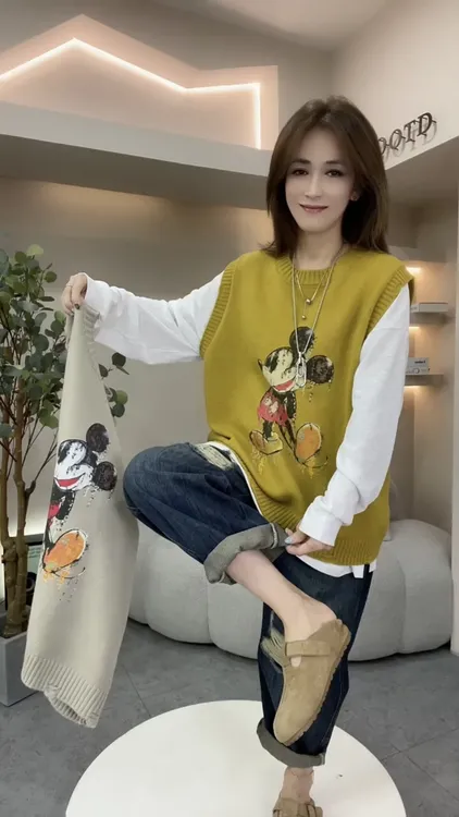 2025早秋新款气质外穿百搭坎肩马甲背心女卡通绘画无袖针织毛衣潮