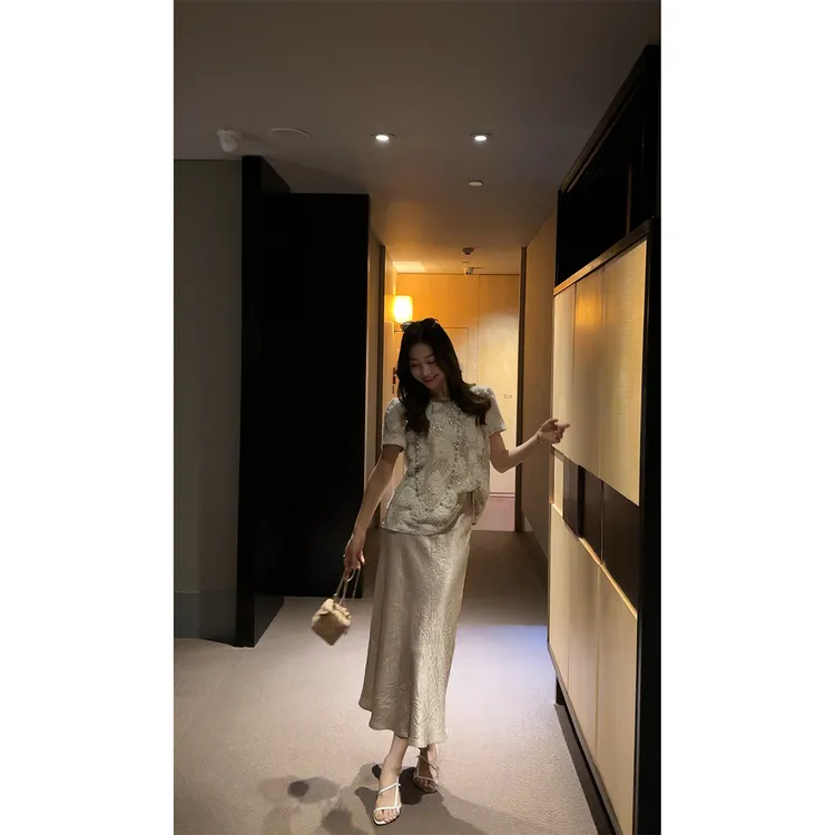 W·HAHA【香槟蔷薇】重工亮片钉珠立体花朵短袖上衣79261