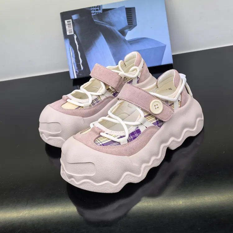 2025年夏季新款真皮厚底丑萌圆头超轻超软镂空休闲松糕鞋面包鞋女