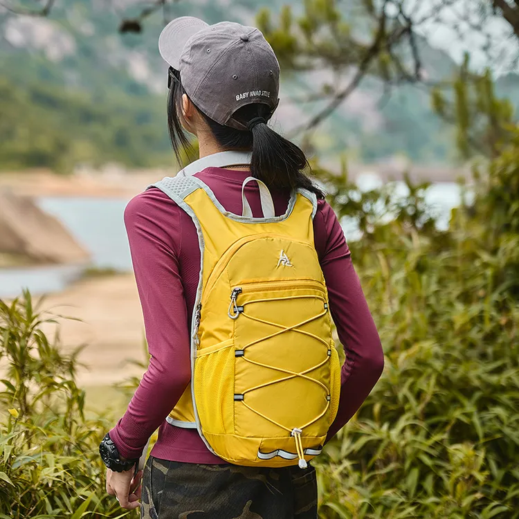 户外运动轻便背包休闲旅行登山骑行包透气多功能减负小容量双肩包