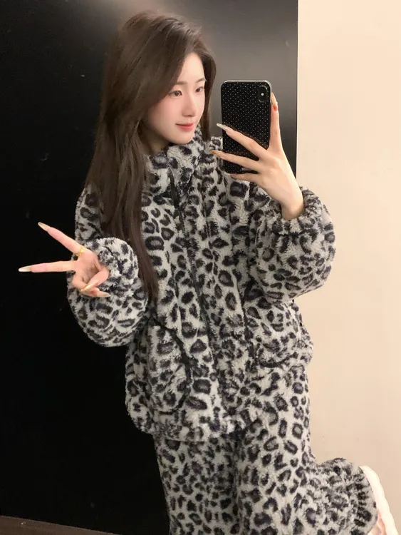 韩系豹纹珊瑚绒保暖睡衣女秋冬2025新款宽松加绒加厚家居服两件套