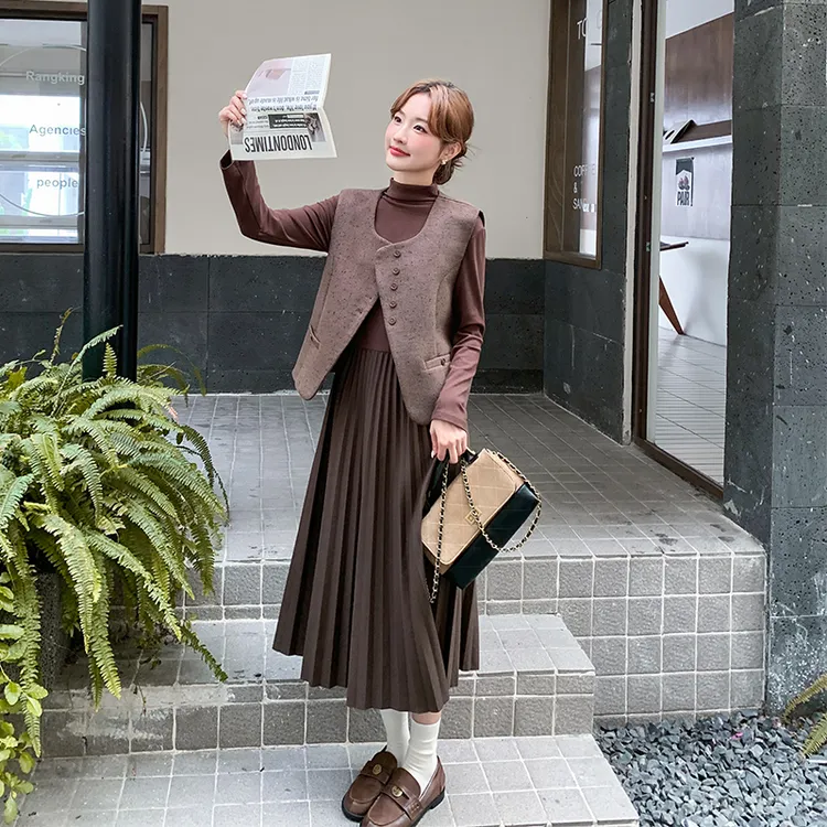 咖色法式复古毛呢马甲套装裙女2025秋季新款打底百褶连衣裙两件套