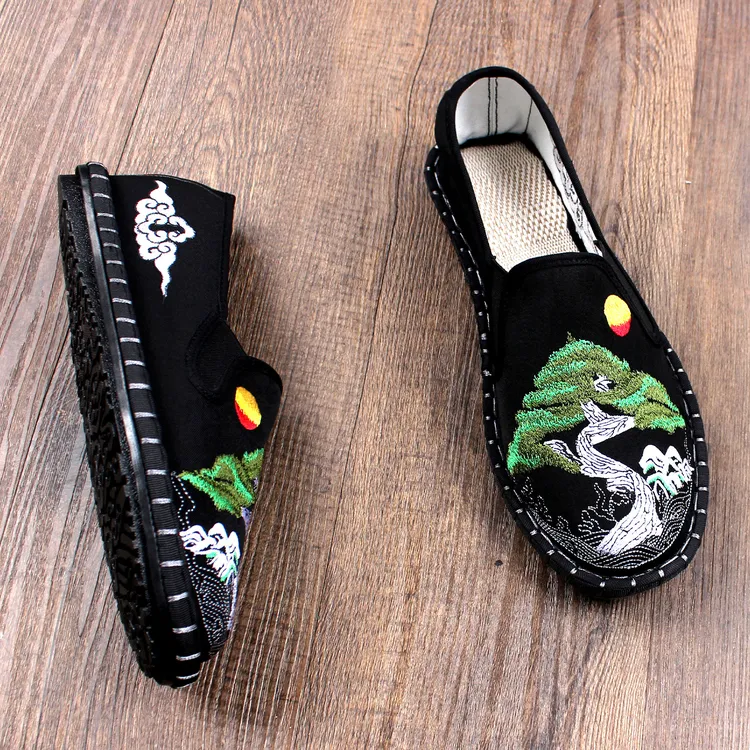 2025新款夏季老北京布鞋男刺绣透气软底一脚蹬手工不累脚工地休闲