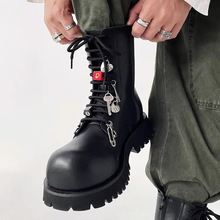 欧洲站新款男士马丁靴大头高帮德比皮靴真皮翘头机车靴中筒拉链靴