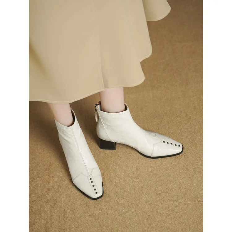 025秋冬新款黑色白色中跟粗跟小羊皮高级感法式小短靴女