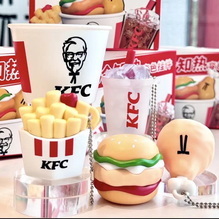 正品代购肯德基变色挂件挂饰KFC薯条汉堡可乐鸡腿全家桶感温玩具