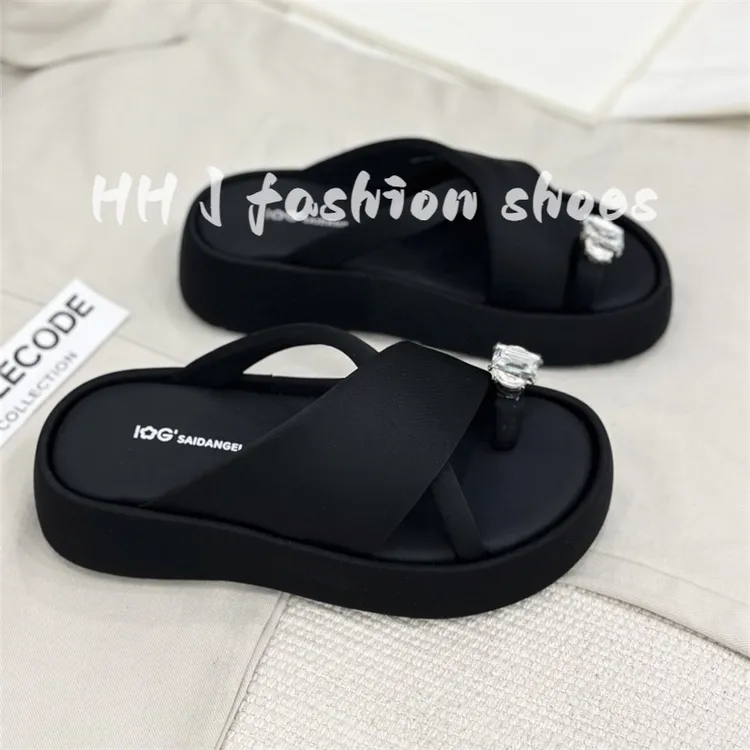 2025夏季新款水钻套趾松糕底一字拖女显瘦增高舒适百搭凉拖鞋女潮