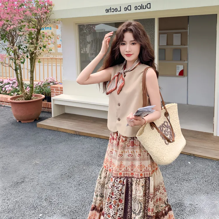 波西米亚度假风马甲套装裙女2025夏季新款印花半身裙两件套配丝巾