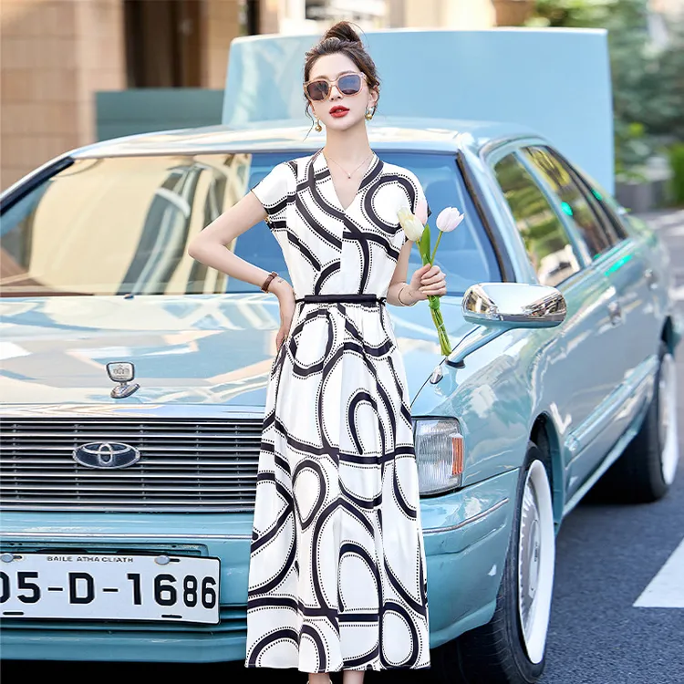 2025年夏季上新气质时尚简约干练收腰显瘦印花设计舒适透气连衣裙