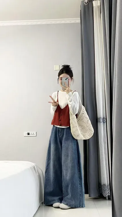 2025新款秋季韩系松弛感吊带背心长袖打底衫百搭牛仔裤三件套装女