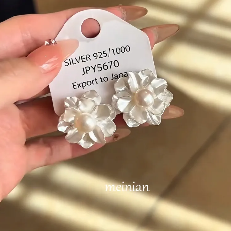 铜合金仿珍珠耳饰 新款雪莲花朵耳钉高级感气质甜美女生耳环春夏