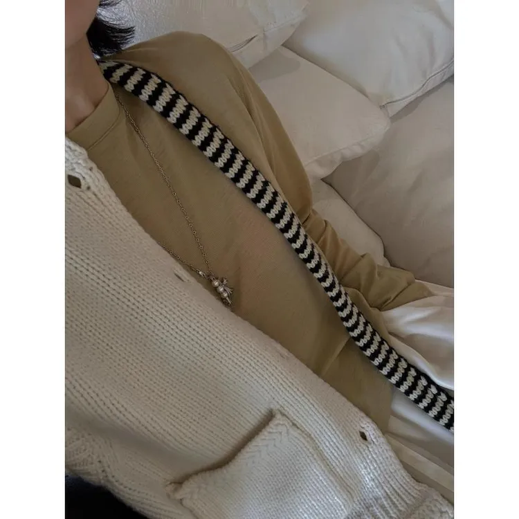 高品羊毛下摆刺绣圆领长袖T恤 J25CX660