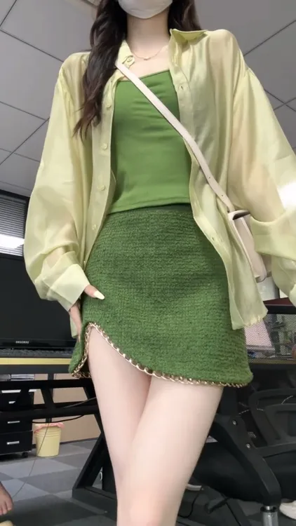 时尚穿搭女2025新款宽松防晒长袖衬衫显瘦吊带设计感半身裙三件套