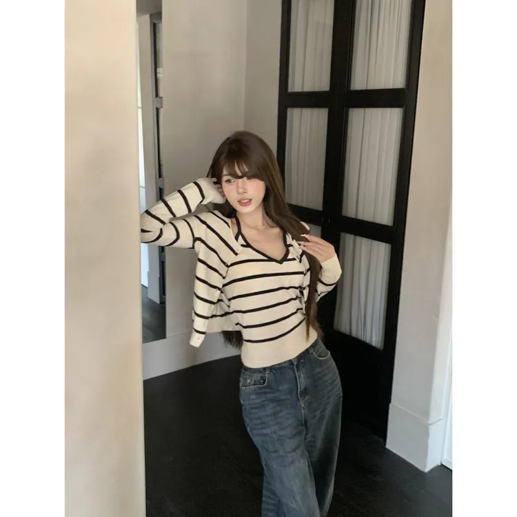 杏色条纹针织开衫外套女早秋韩系穿搭套装挂脖吊带背心上衣两件套