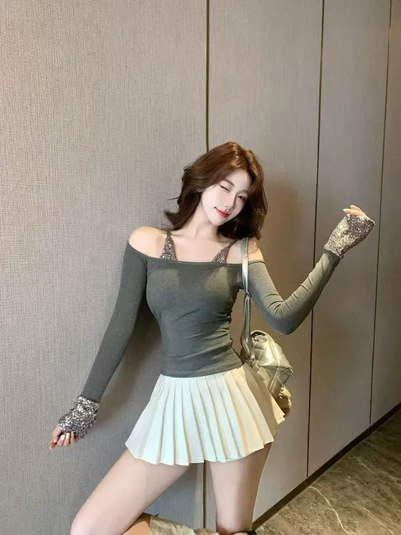 圣诞跨年新款修身型纯欲风辣妹长袖假两件性感款