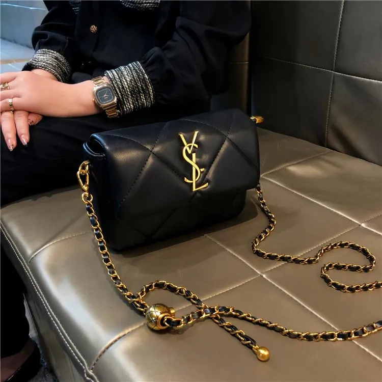 香港品牌轻奢质感斜挎包2025新款潮小香风菱格链条女包百搭小方包