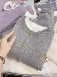 七言家新品！巨好看#雅灰刺绣南瓜包扣毛衣开衫