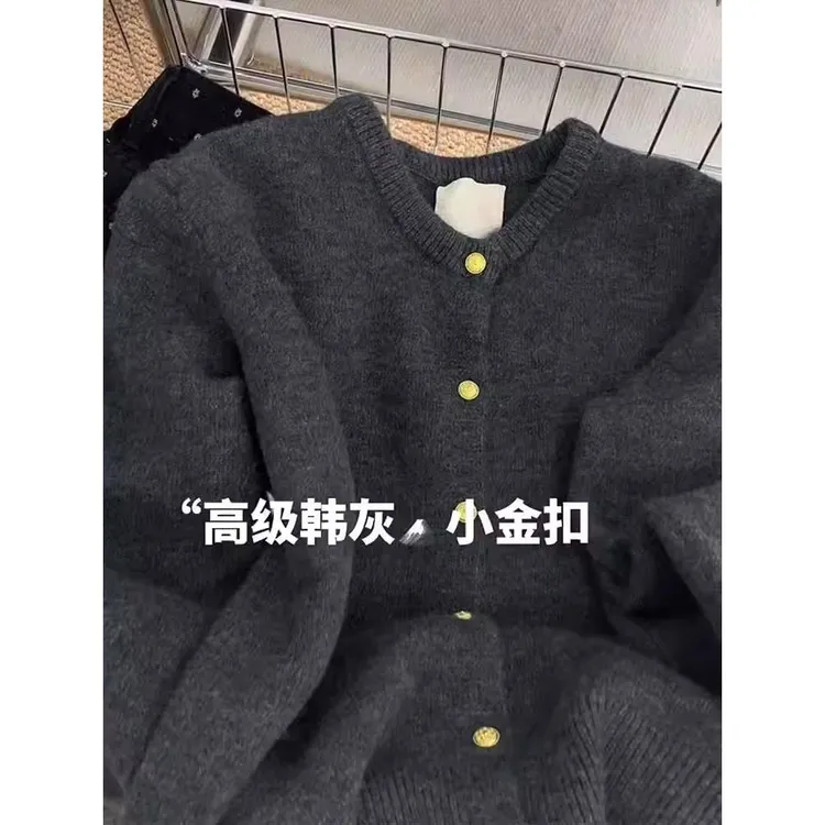 灰色韩系针织开衫2025早春秋高级感小金扣复古上衣女软糯毛衣外套