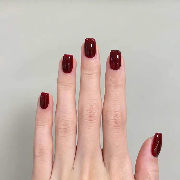 美甲高级感结婚车厘子酒红显白穿戴甲新年红色假指甲持久可拆卸
