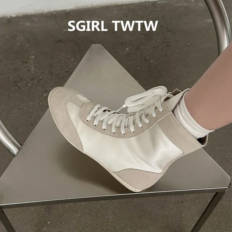 SGIRL TWTW2025年秋季新款真皮拼布平底休闲绑带短靴子时装靴女靴