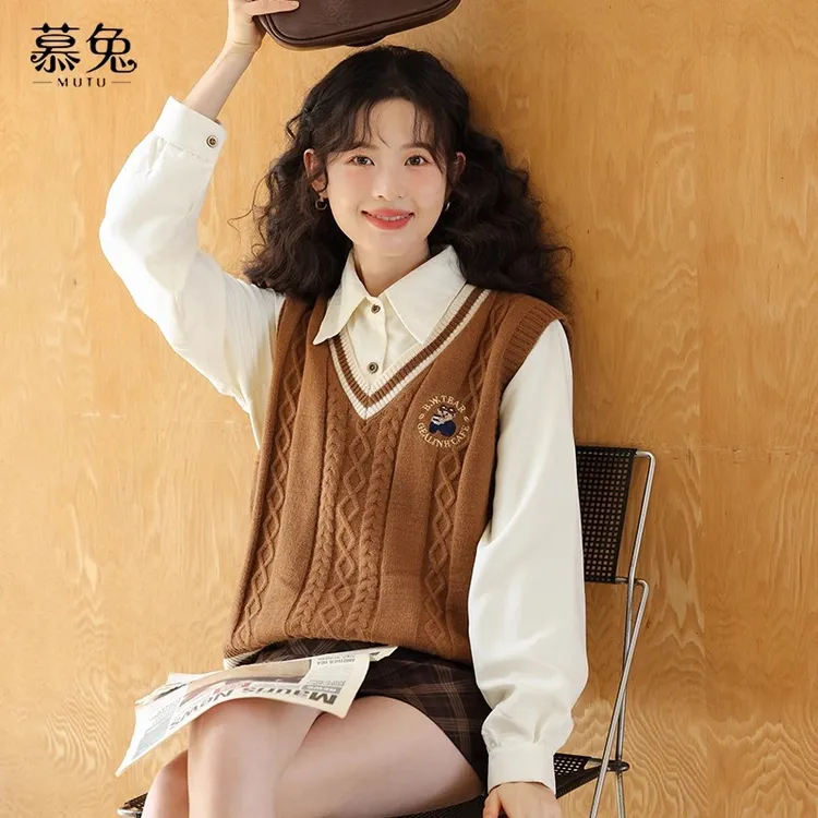 慕兔学院风套装女2025秋季新款复古针织马甲背心灯芯绒衬衫两件套