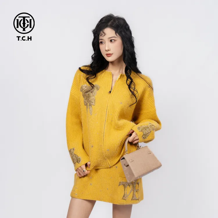 TCH【懒人穿搭】冬款宽松百搭时尚烫钻女装黄色套装T75D07E1028