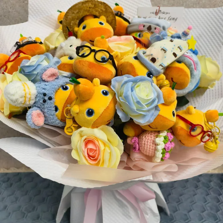 新款水豚花束玩偶可爱毛绒玩具可换装公仔包包挂件送女生生日礼物