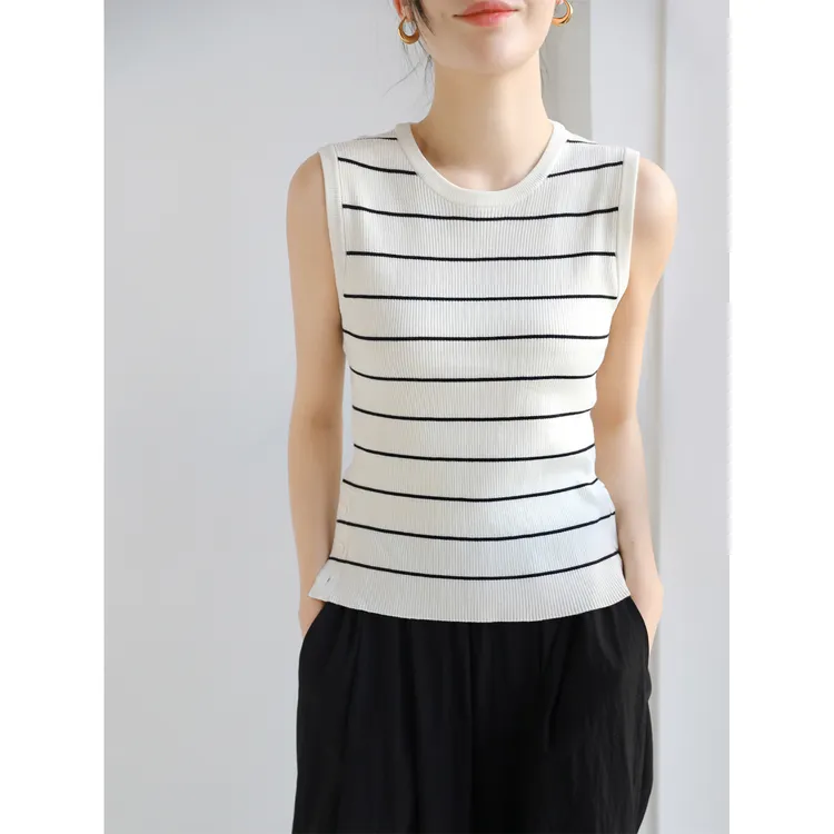 圆领侧摆纽扣条纹背心女2025春打底无袖羊毛衫上衣修身遮副乳本白