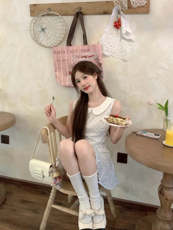 夏季新款洋气衣服女法式初恋白色波点连衣裙显瘦小个子无袖短裙