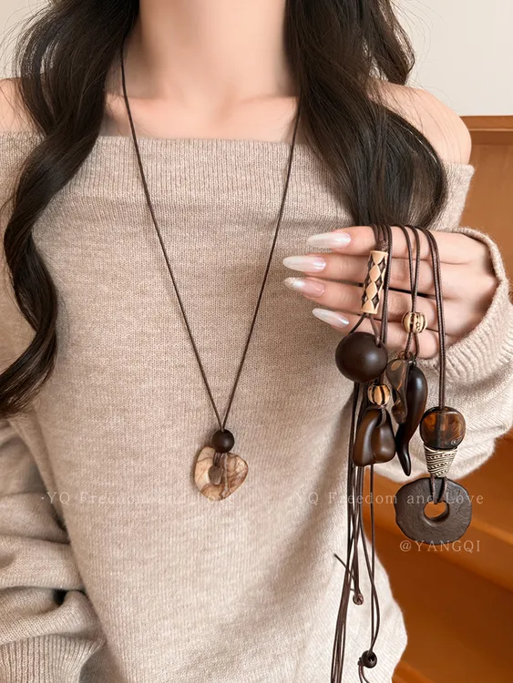 铜合金吊坠  复古美拉德咖色吊坠项链女秋冬长款毛衣链高级感配饰