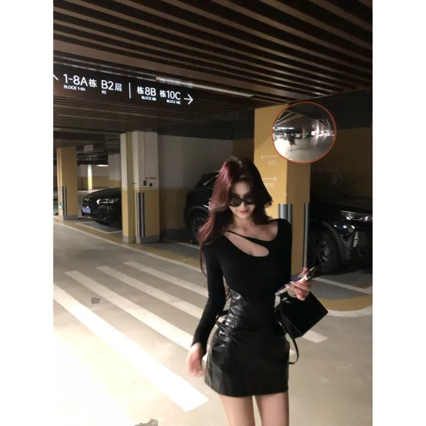 【韩模曲线】纯欲辣妹镂空露锁骨T恤收腰显瘦设计感短皮裙套装2558#