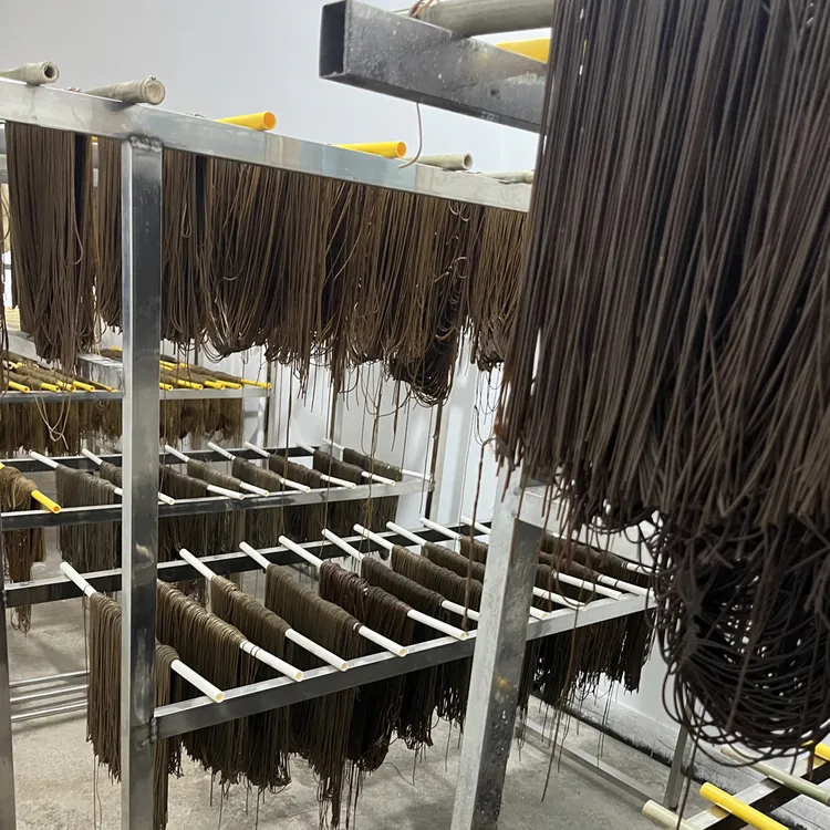 云南昭通特色苦荞米线.-苦荞麦磨成面-精心制作苦荞米线