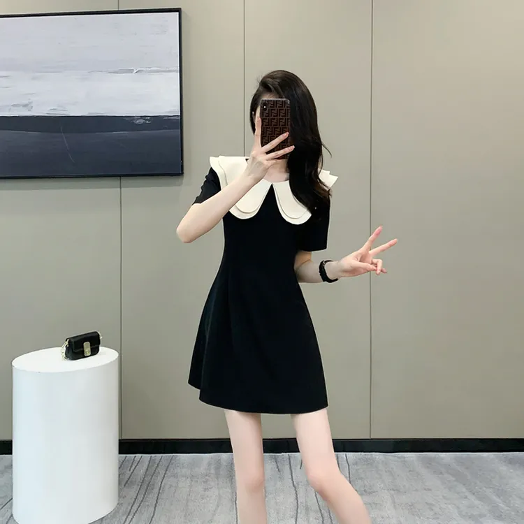 新款法式女连衣裙夏季显瘦气质收腰娃娃领裙减龄修身赫本风小黑裙