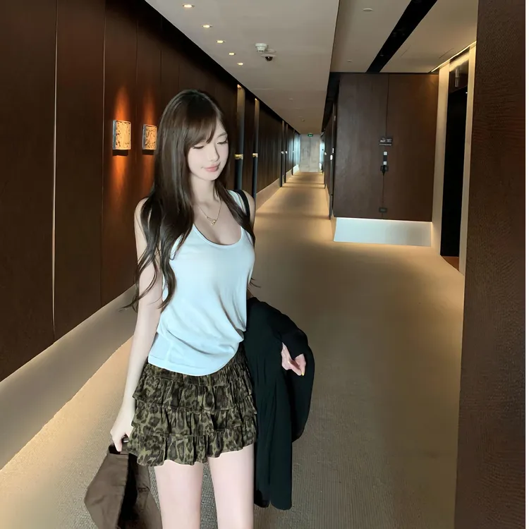 纯欲辣妹白色背心女夏季2025新款外穿设计感小众修身显瘦别致上衣