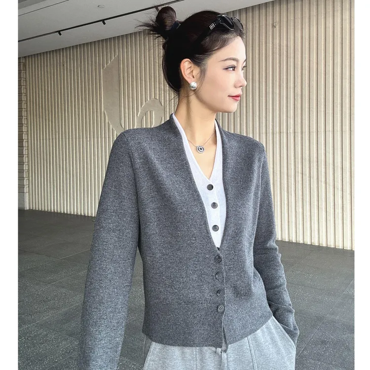 阿玛施AMASS 假两件慵懒长袖造型针吊带连长袖针织t恤