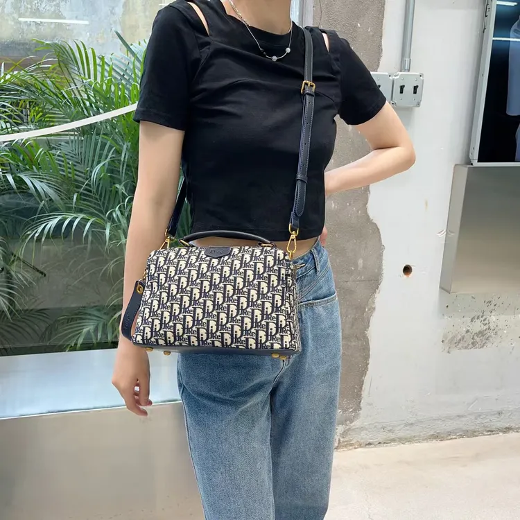 Djre「正品现货」奢品定制公文包时尚刺绣单肩斜跨手提包