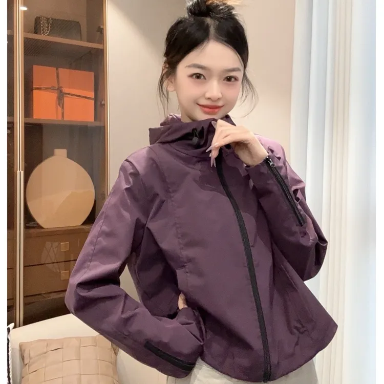 欧货冲锋衣女士短外套2025春秋季新款宽松爆款连帽拉链运动风衣
