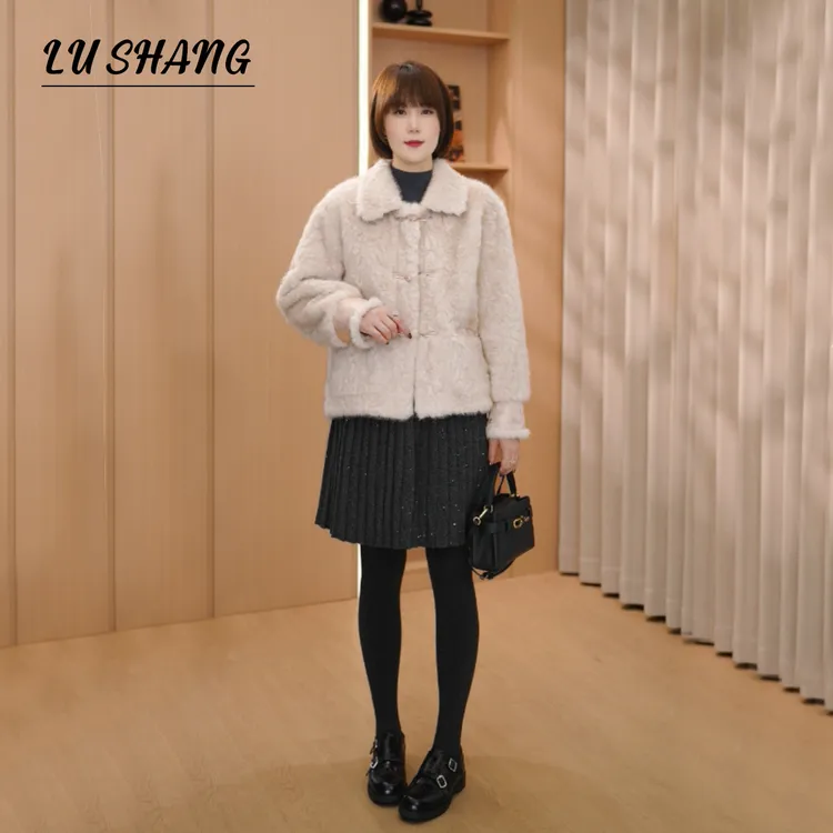 【一眼心动】国风盘扣，蓬松绒毛！露赏2025冬季气质减龄毛绒短外套
