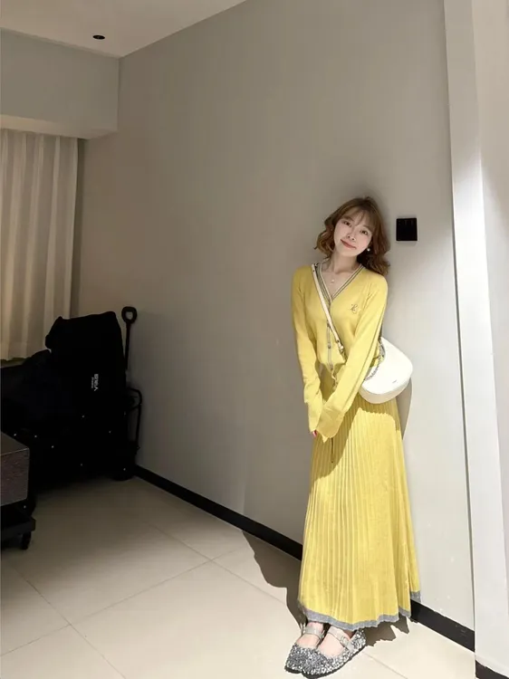 2025新款今年流行爆款韩系气质黄色针织开衫毛衣百搭半身裙套装