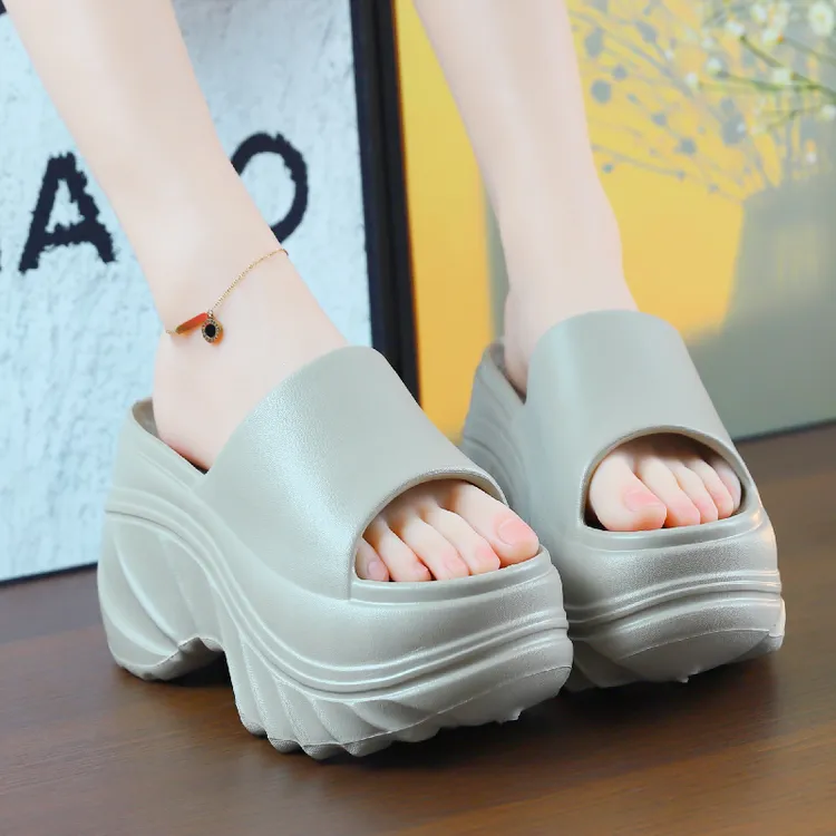 配裙子拖鞋女夏外穿厚底增高松糕凉鞋2025新款高级感外出女士凉拖